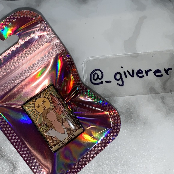 “THE SUN” TAYLOR SWIFT PIN TAROT TAYLOR PIN - THE SUN - Picture 3 of 9